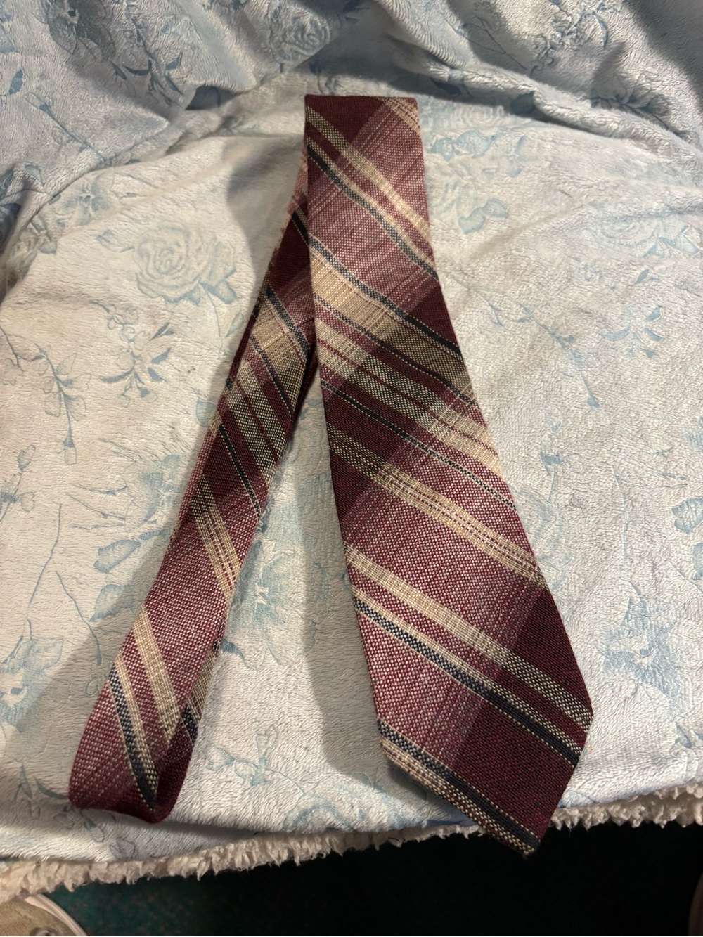 Classic Wembley Men's Burgundy Plaid Wool Tie - Stylish Striped Design